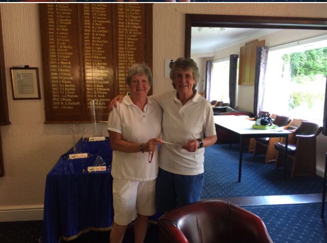29 May: Susan Burton Trophy
1st:   Jean Egan (34 pts)
Runner-up:  Sue Styles  (33 pts)