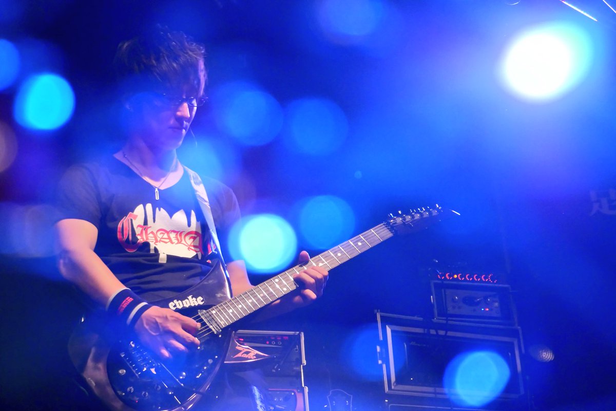 16_takuma's tweet photo. 久しぶりに#一日一写真
柔らかい玉ボケを多重露光でイケメンギタリストに。
あぁ、高級イケメンになりたい。
#GLAY
#コピバン
#CHALAY
#ギタリスト
#ほぼSHI https://t.co/i4bmx20M0Q