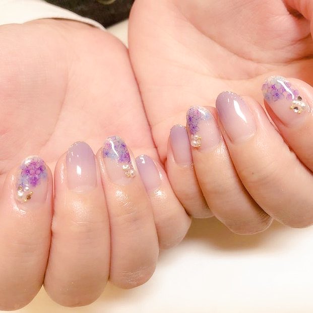motenails's tweet photo. フレンチネイル🇫🇷として取り入れる☔️紫陽花ネイル☔️は、落ち着いた雰囲気で楽しめる💋大人の女性💅🏽にピッタリなネイルデザイン✨透明カラーで取り入れることで、🧚🏼‍♀️涼し気🎐な指先を演出できます🌈 https://t.co/KzsMjqPJ27