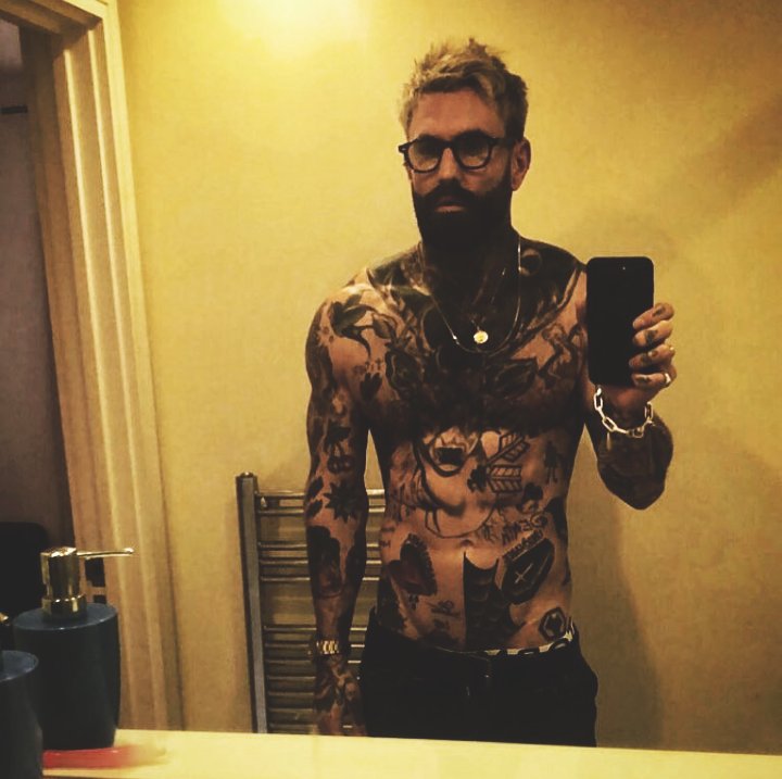 InkedAffxble's tweet image. ⠀
                        Felt cute.
                      Might delete. 
⠀