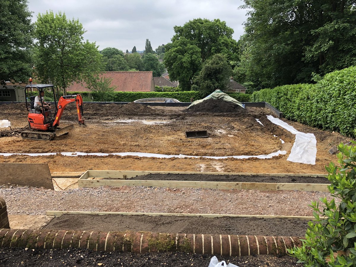 crgroundwork's tweet photo. In Romsey we’ve had to lay land drains in the new lawn area to help any excess water drain away. #colinrogersgroundwork #avizestructuralengineering #tealsgardeningservices #dogwonder https://t.co/PnmLYc6TWw