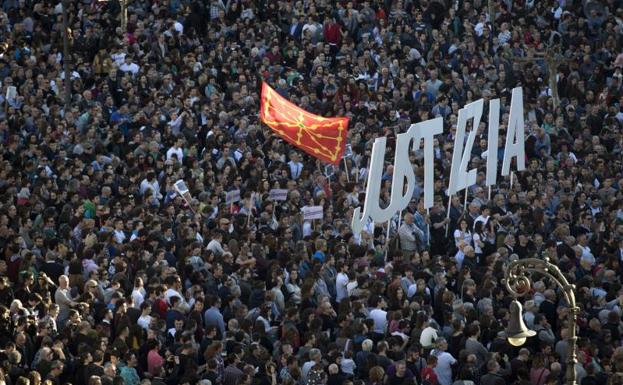 peiogg's tweet photo. Kezka. // Preocupación. #AltsasukoakASKE #AurreraAltsasu #Justizia https://t.co/hu87mXmHUE