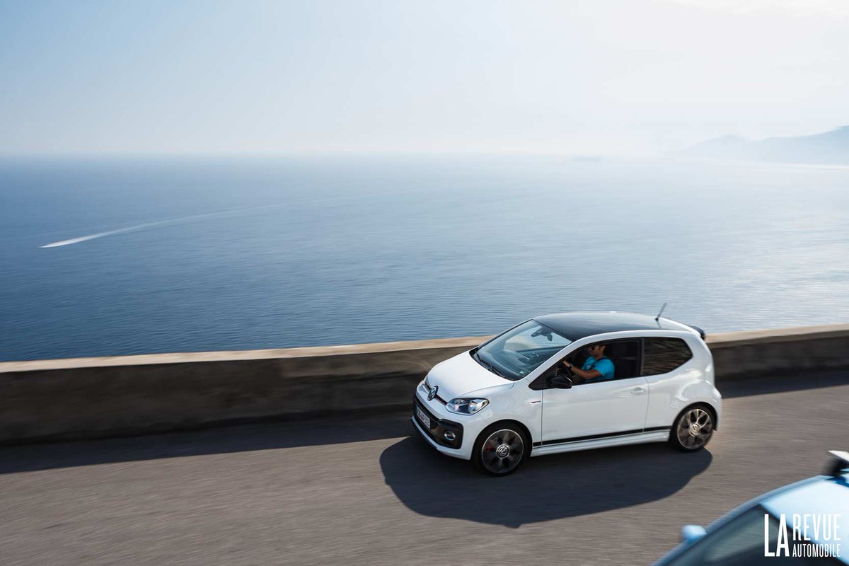 BenoitALVES's tweet photo. En plein coeur de l #AmalfiCoast un #roadTrip qui fait le plein de sensations avec le #testdrive de la #Volkswagen #upGTI https://t.co/rzrxuDGpDM @vw_france @VWGroup @VWGroup_DE @vwgroup_fr #LaRevueAutomobile https://t.co/roees5ER8v