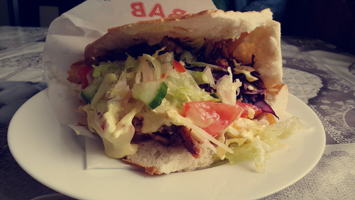 Ich habe zum heutigen Day of #Diversity mal wieder den Dönerladen meines Vertrauens besucht 😍 na, schon hungrig? 
#DoenerForDiversity
#febuvdidwgugl 
#SeiMeinGast