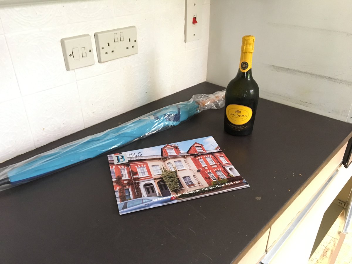 PhilipBoothesq's tweet image. Another successful sale completed today in Queens Street, Henley. A Philip Booth Esq umbrella and a bottle of fizz awaits the buyer. #Henley #signsofsuccess #PBEsq