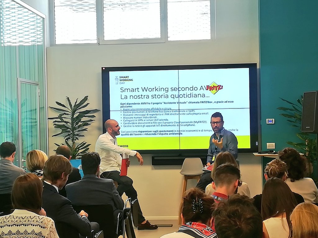 smartworkingday's tweet photo. Si ricomincia con lo #SWD18, sessione pomeridiana. @salogico è con Giovanni Cristi di @avm_italia.
"Quando sentiamo parlare di #SmartWorking e orientamento al risultato, ci riconosciamo molto, perché in #AVM grazie ai nostri strumenti siamo #flessibili" https://t.co/LUkTqBQ0rJ