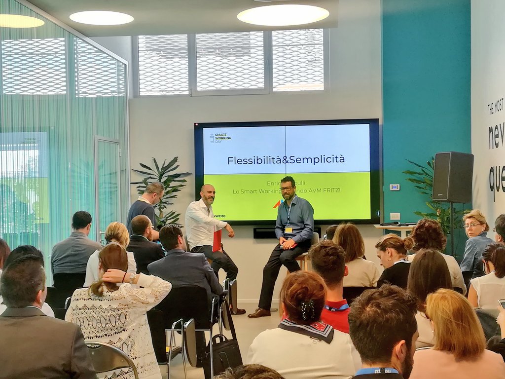 smartworkingday's tweet photo. Si ricomincia con lo #SWD18, sessione pomeridiana. @salogico è con Giovanni Cristi di @avm_italia.
"Quando sentiamo parlare di #SmartWorking e orientamento al risultato, ci riconosciamo molto, perché in #AVM grazie ai nostri strumenti siamo #flessibili" https://t.co/LUkTqBQ0rJ