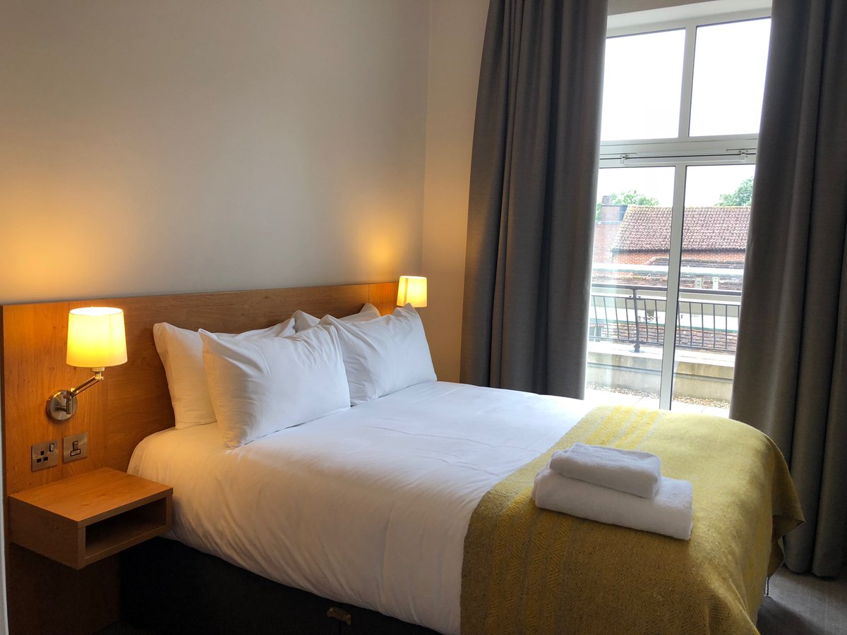 ASAPThe's tweet photo. Great to take part in @PSUITES_Reading #OpenDay today. Fantastic centrally located #servicedapartments in the heart of the shopping area close to station. Fab outdoor terrace too! @PremierSuitesEU #quality #accedited #staywithconfidence https://t.co/4dViWHKySb