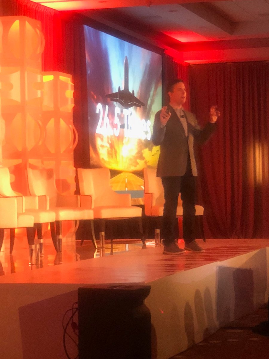 pebenr's tweet image. Let’s get started! @briancreagan kicking off #DataDriven2018 in Miami!