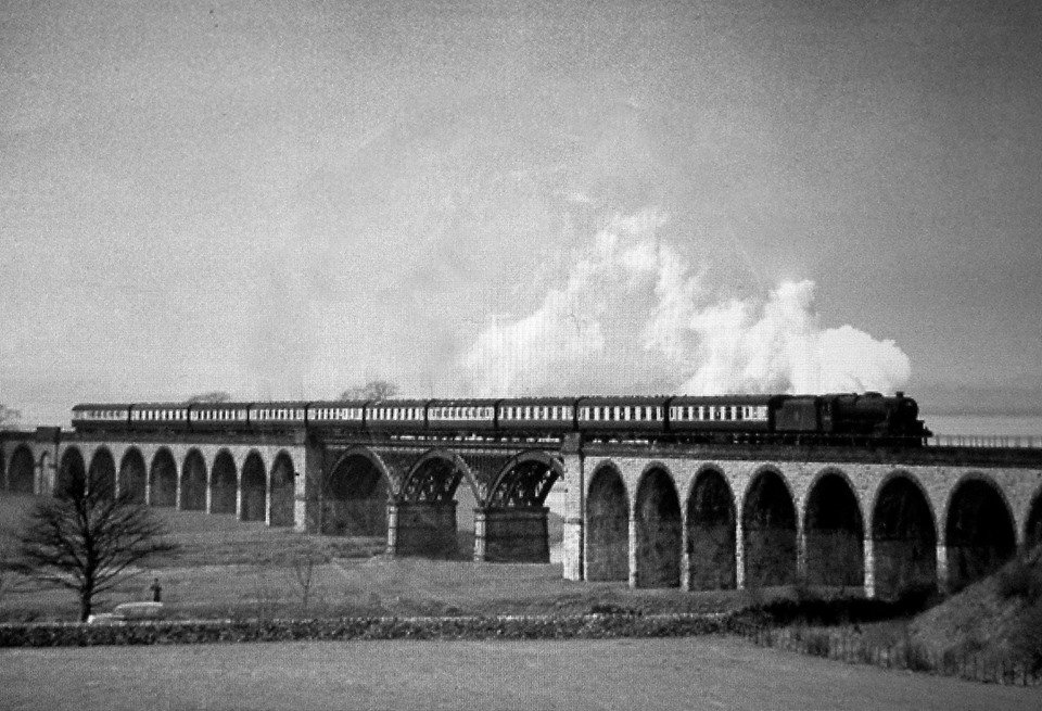 grizleymire's tweet photo. If the @gazettenewsdesk can stick old un's on so can I . Bela Viaduct. #milnthorpe #arnside #heversham not #heathrow pre 1966 https://t.co/zLt42gi3BB