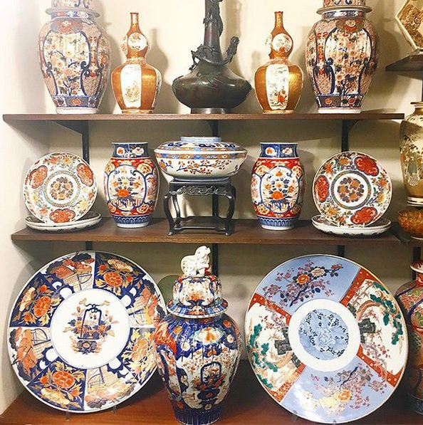 GraysAntiques's tweet photo. Part of Wheatley Antiques stunning collection of #ceramic #asianart : featuring #Japanese #Imariware ... Find out more at ▪️ https://t.co/2areKesnd7 ▪️#orientalart #japaneseart #porcelain #porcelainart #antiqueinteriors #interiors #interiordesign https://t.co/26QN4wdHnY