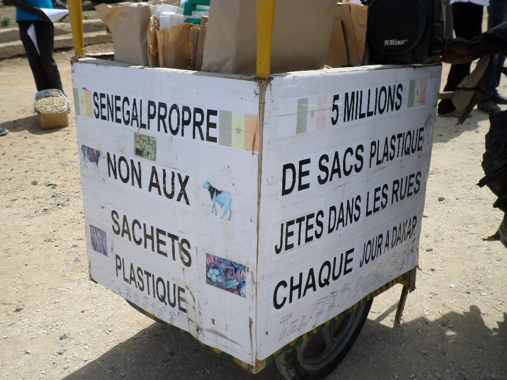AbelAkpovo's tweet photo. Journée mondiale de l, #environnement. #WorldEnvironmentDay halte aux déchets plastiques. @FAO @BelvidaHounou #kebetu @MiguelGODONOU #glexo https://t.co/kYig5wFIb1