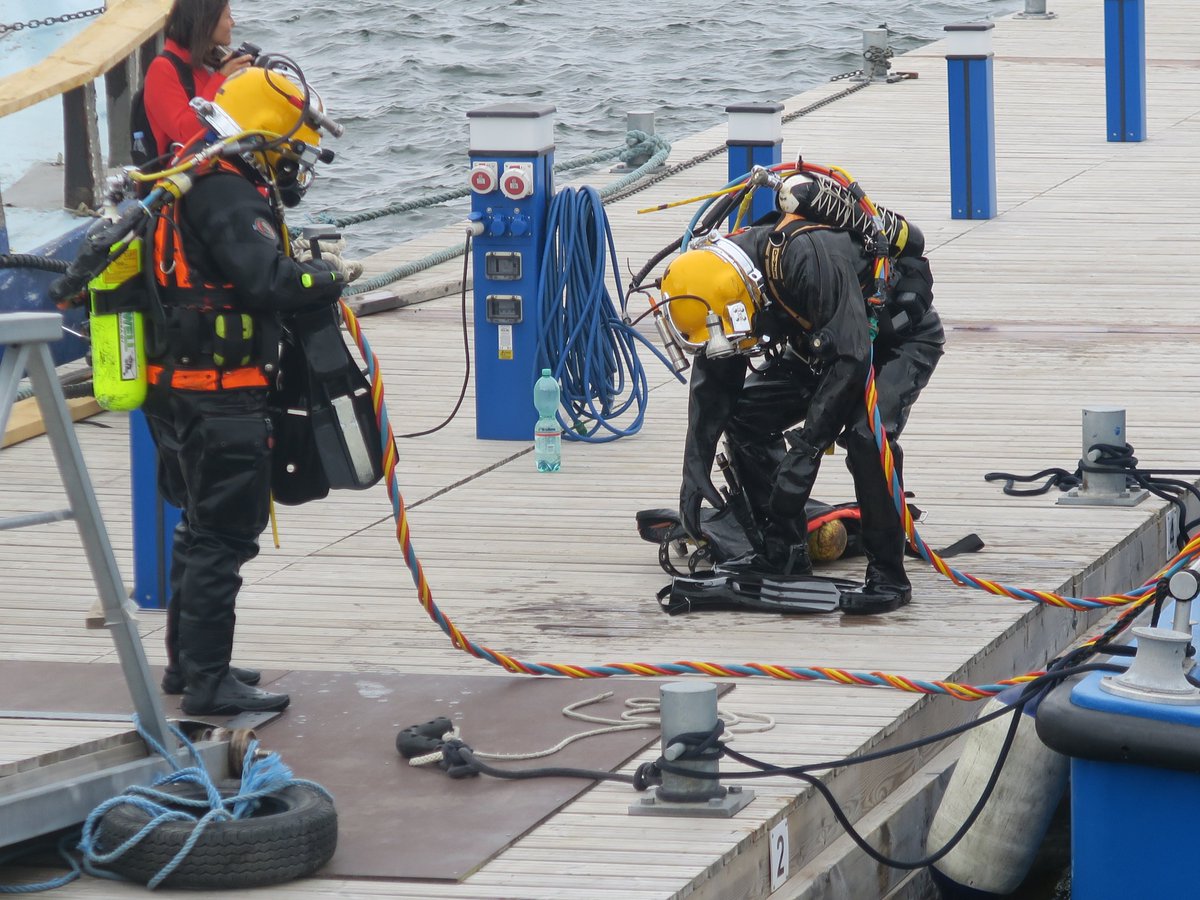 CBSSsecretariat's tweet photo. Showcasing the live demo in partnership with @BSRSecure and PA Safe. Cooperation in practice helping to prepare for any eventuality @ChemsarProject #DiveSMARTBaltic #HAZARDproject #hazardoussubstances #portsafety #EUSBSRafter2020 https://t.co/2yVjrRzqsS