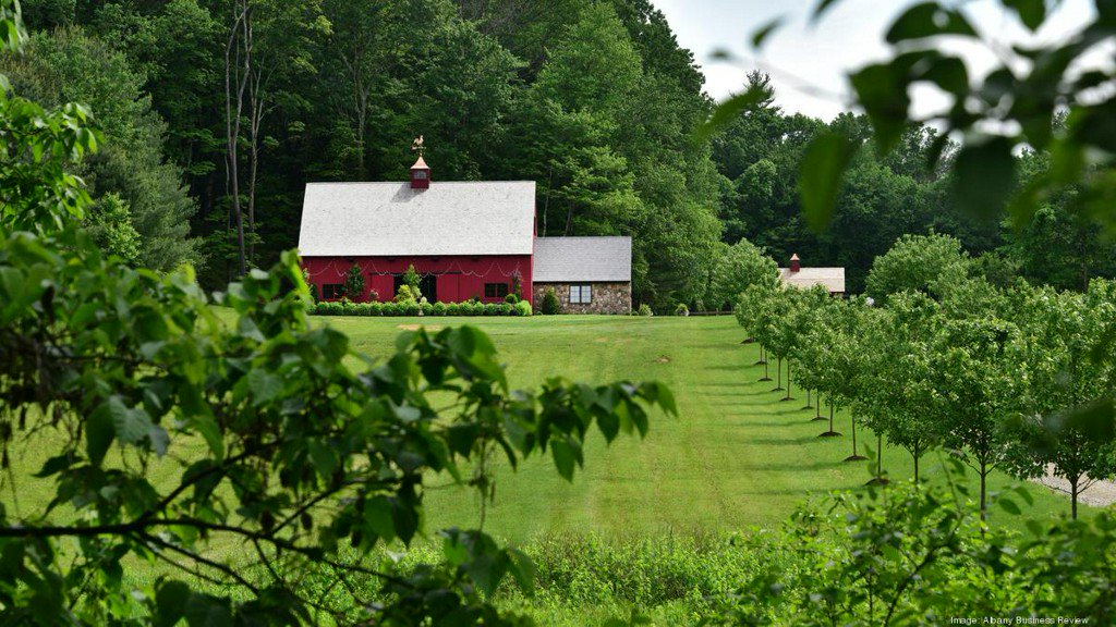 AlbanyBizReview's tweet photo. See inside Matt Baumgartner's new barn-style wedding and event venue https://t.co/3WSBgzDnY8 https://t.co/Bd4LIusLzs