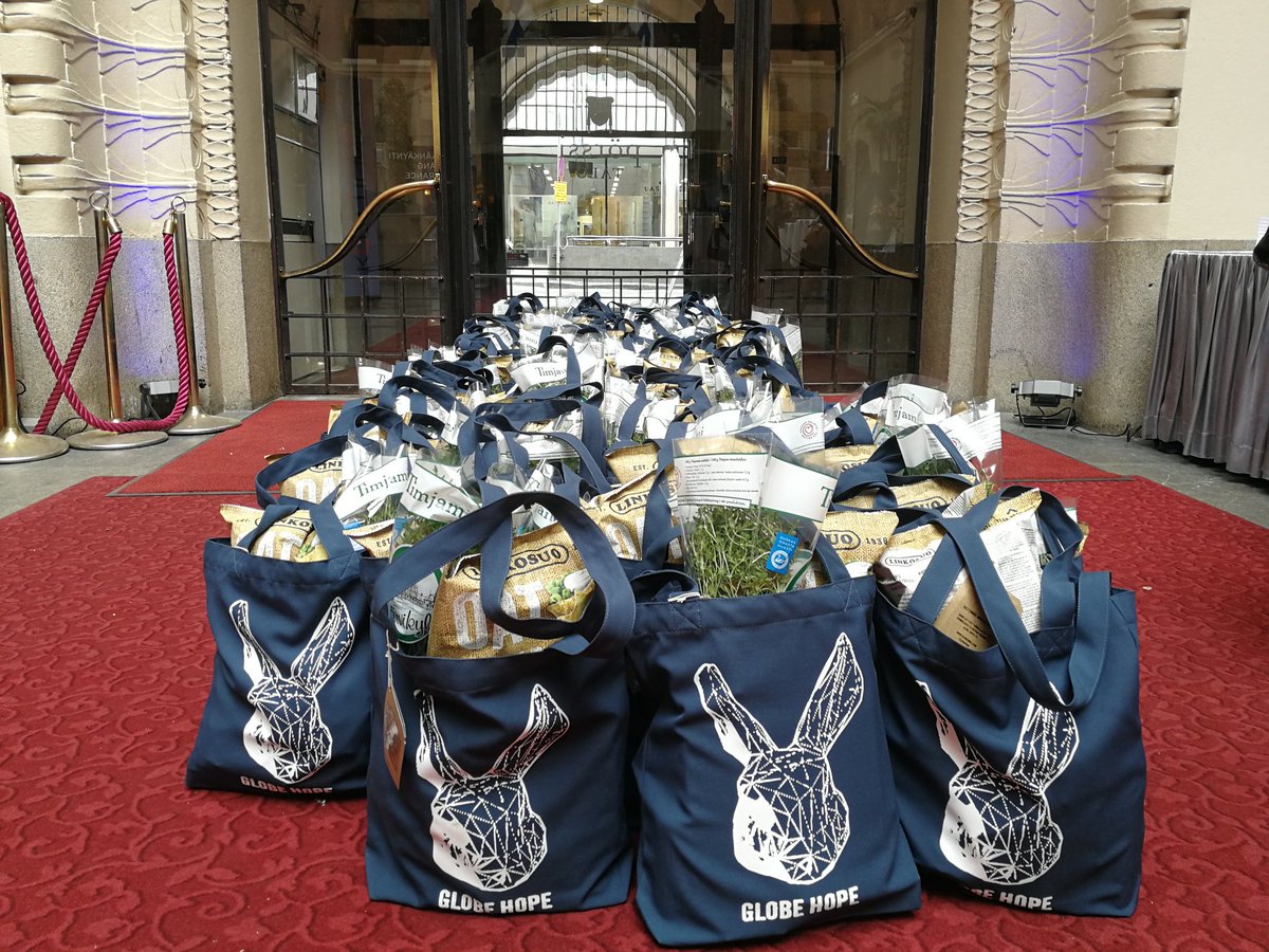 ProComRy's tweet photo. Hei #ProComDay'laiset - ohjelma jatkuu vielä, mutta ne jotka tekevät jo lähtöä, muistakaa napata uusin #ProComma ja Goodie Bag mukaan! https://t.co/73a9kUlzpQ