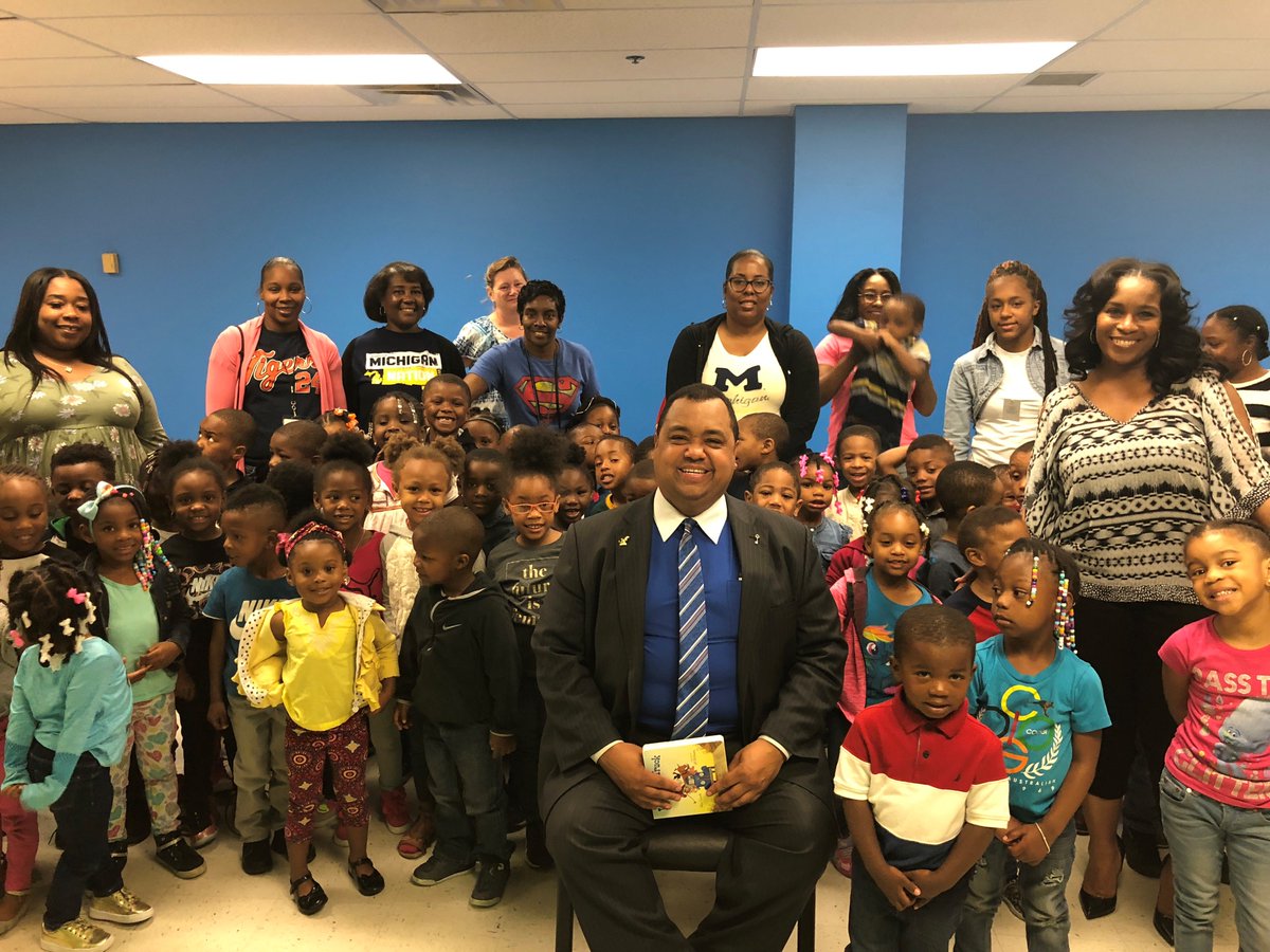 matrix_detroit's tweet photo. Senator @ColemanYoungII reading to children at one of our #Detroit #MatrixHeadStart centers. The children enjoyed the story and his words of encouragement!
#Volunteer and get involved at https://t.co/exVqSs9th3
#MatrixMission #DetroitLove #MI #Michigan #DetroitMi #HeadStart https://t.co/zgaORxj6It