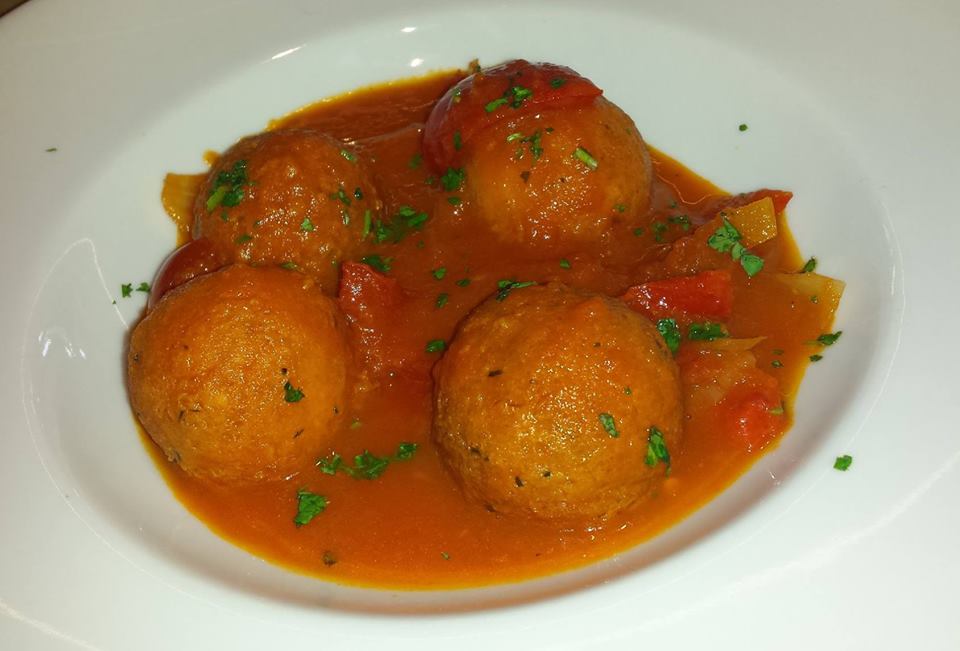EcceItalia's tweet photo. L'Osteria dei @BorghiPiuBelli d'Italia approda nel cuore gastronomico della Capitale! Grandi classici e piatti di nicchia della #tradizione ti aspettano fino al 31luglio al II piano di @eatalyroma per farvi viaggiare col gusto tra i #saporitipici d'Italia: https://t.co/54PcdKddht https://t.co/ZlrozoWqvk