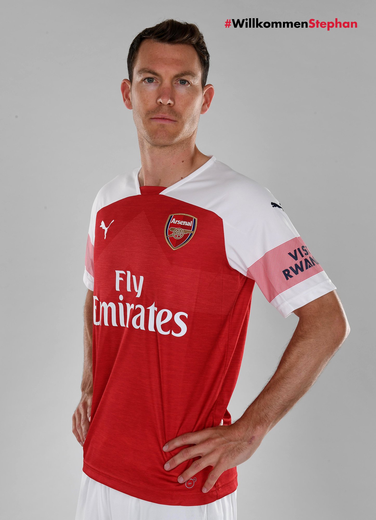 Lichsteiner jadi rekrutan perdana Unai Emery