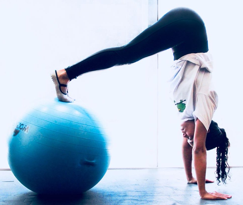 StudioClass2's tweet image. No pilates o controle e concentração devem ser executados simultaneamente e requer tempo e disciplina por parte do aluno e do orientador! Todos esses requisitos você encontra aqui no Studioclass com a orientadora Andréa Noronha
#studioclass #pilatesguará #controle#concentração