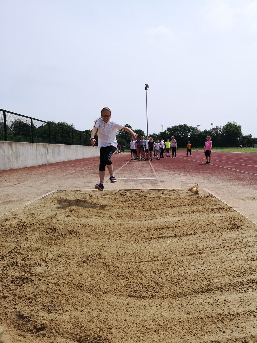 Our2ndclass's tweet photo. Thanks to Pat Carty and the volunteers in the Hub in Enniscorthy today! Fantastic introduction to athletics!! https://t.co/rfzVmcJ1Xw