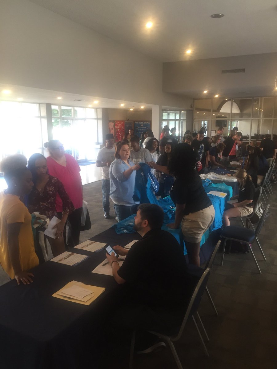 TheWAdmissions's tweet photo. Kicking off freshmen orientation early this morning! Welcome to The W! #TheBlueForYou https://t.co/OZ0yoSQMwD
