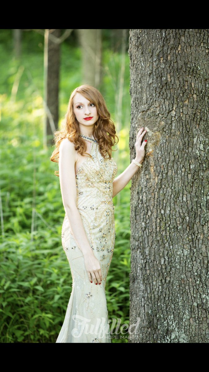 Fulfilled_Hope's tweet photo. “The two most amazing important days of your life are the day you are born, and the day you find out why.” -Mark Twain #fulfilledhopeseniors #missouriseniorphotographer #seniorportraits https://t.co/FncTwfTT2L