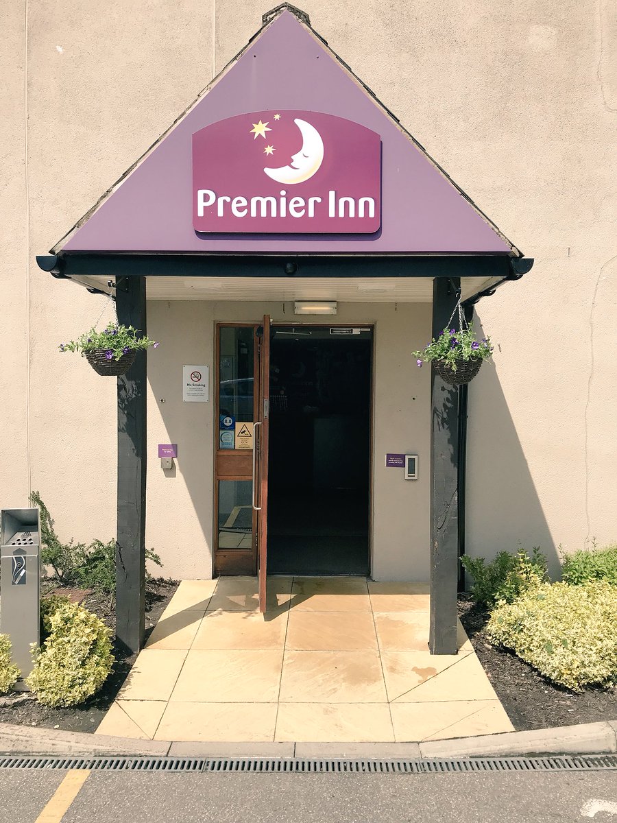 So today we gave our front entrance a make over!! 🌺🌸🌷 <a href="/SDEBDD/">simon ewins</a> <a href="/AndyFr4ncis/">AndyFr4ncis</a> <a href="/franb1969/">Fran Broadhurst</a> <a href="/LucyLou737/">Louise Irwin</a>