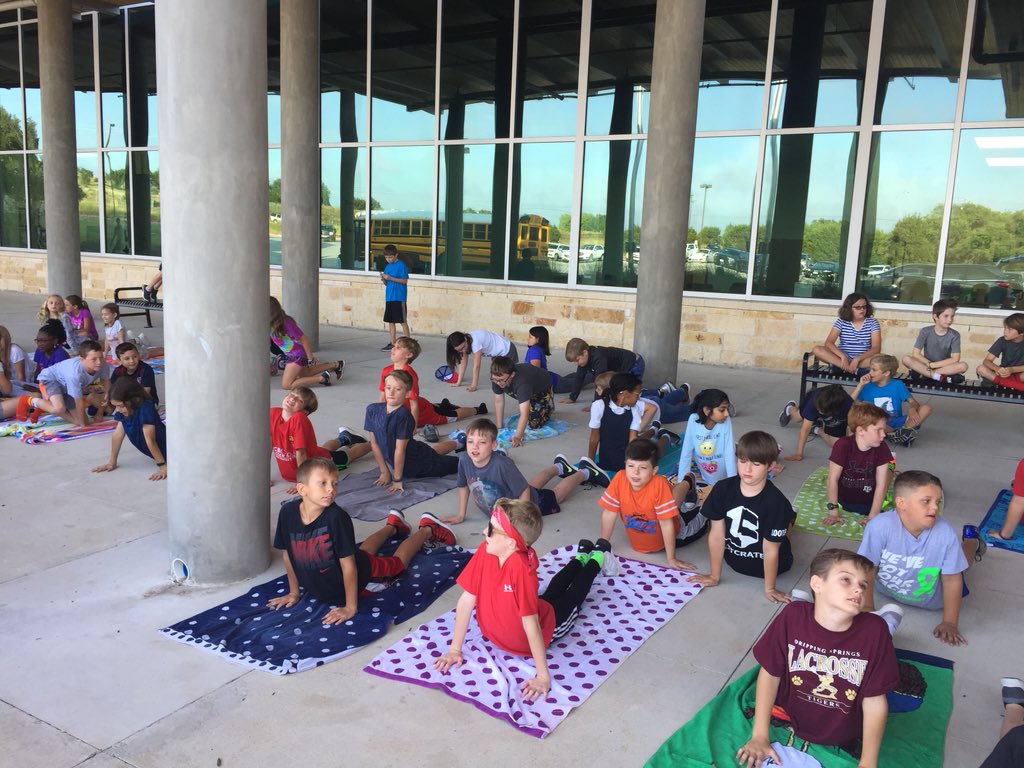 lisahstoll's tweet photo. SSE 4th starts the day with beach yoga! 🏖 🧘♀️! #sycaMOREyr1 #IamDSISD @CJCornelison @Rocking4th @mrssigur @Mulvahill_SSES @4smcculloch https://t.co/0SL8vsmjTH