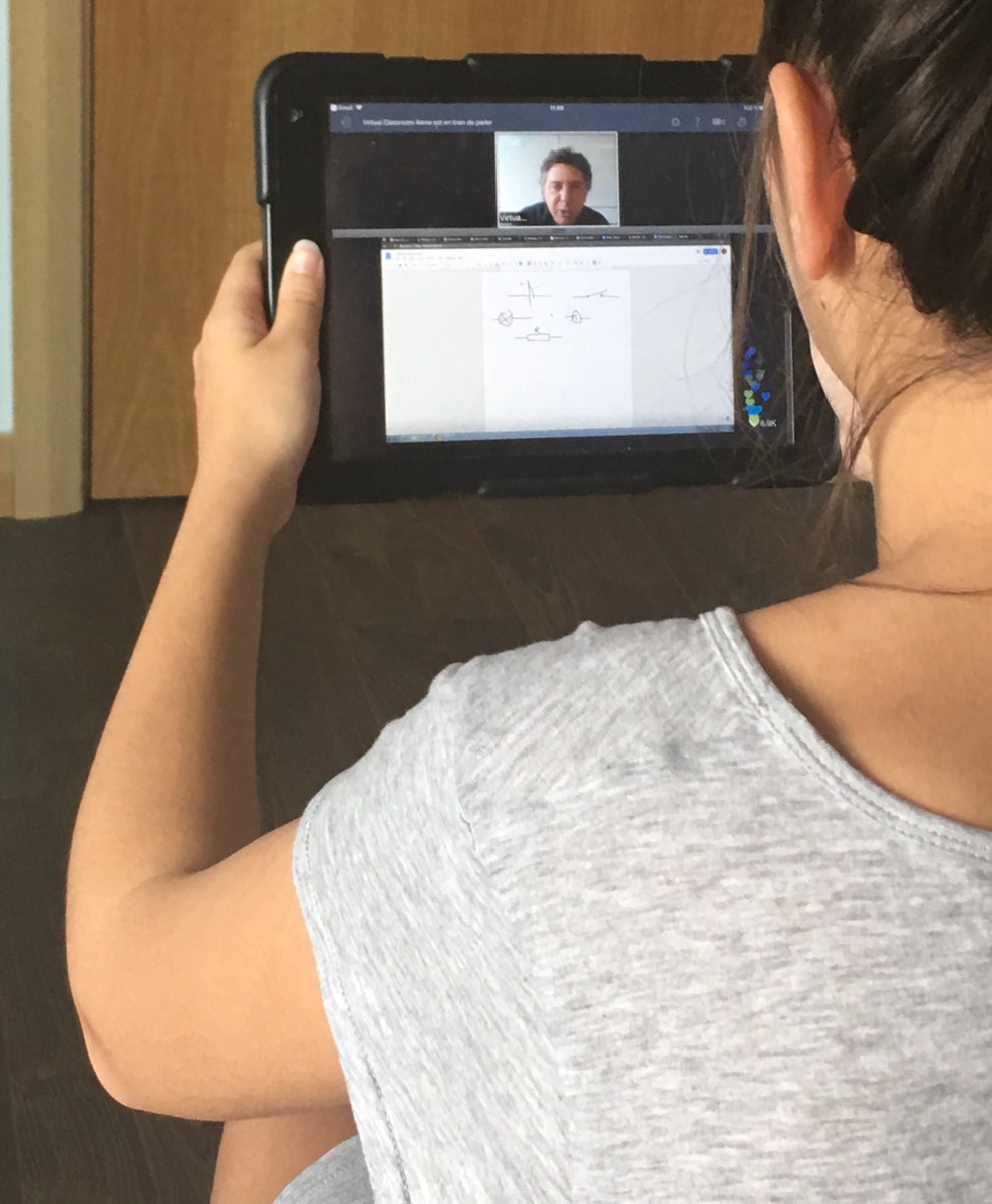 LyceeChurchill's tweet image. L’enseignement continue pendant les épreuves du Baccalauréat ! 
23 professeurs, une dizaine de classes virtuelles,  6 jours de cours à distance ! . Une expérience inédite de cette ampleur pour le lycée...bravo à tous! !#elearning  #ipad #googleclass