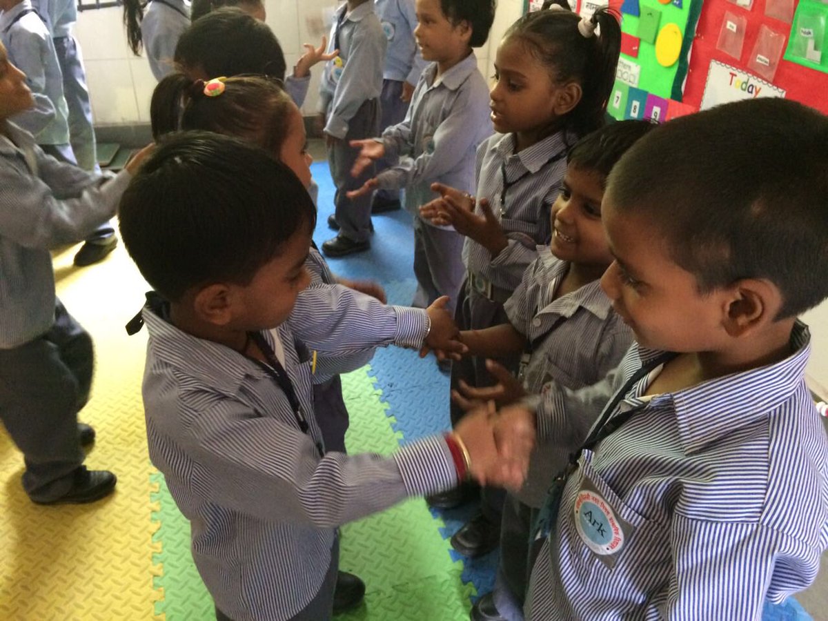 urmichow's tweet image. #SayingHello! At our Amar Colony School it’s fun #LearningEnglish