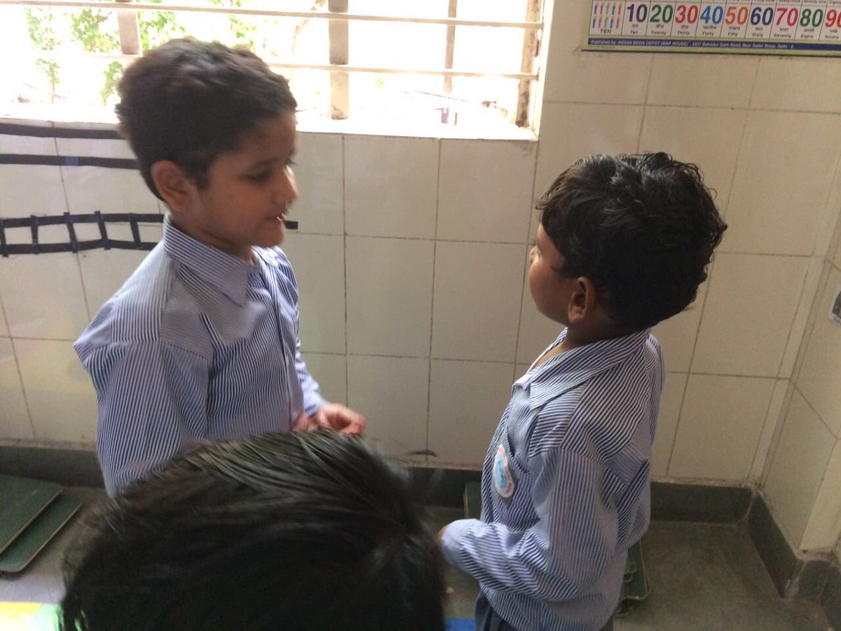 urmichow's tweet image. #SayingHello! At our Amar Colony School it’s fun #LearningEnglish
