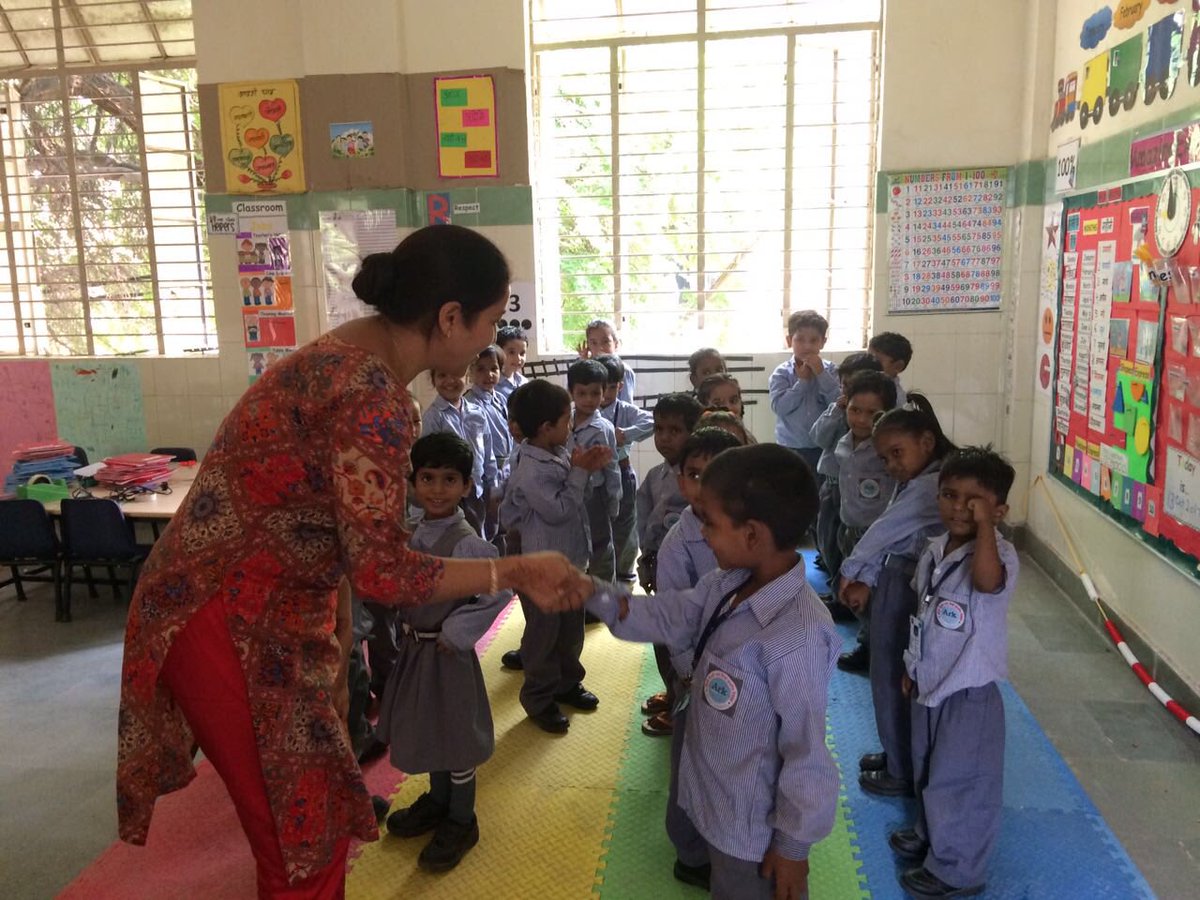 urmichow's tweet image. #SayingHello! At our Amar Colony School it’s fun #LearningEnglish