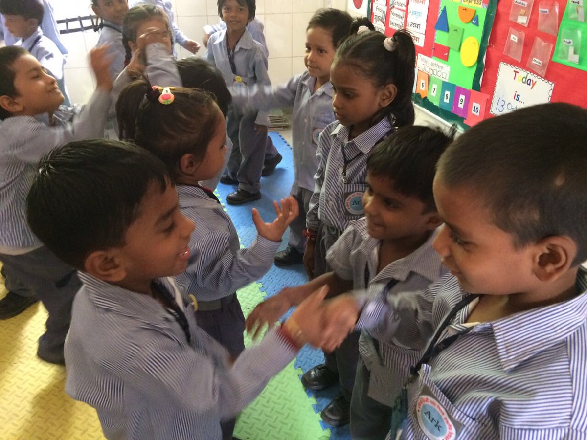 urmichow's tweet image. #SayingHello! At our Amar Colony School it’s fun #LearningEnglish