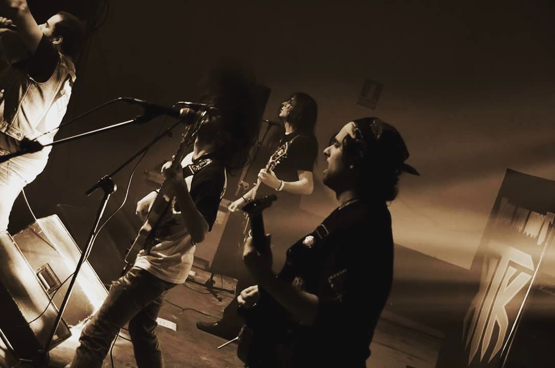 killthekrait's tweet image. 4 días y volvemos!!!! #killthekrait #hobo #Nightofheroes2 #warrant #upload #rocknroll #live #metallife #elfigura