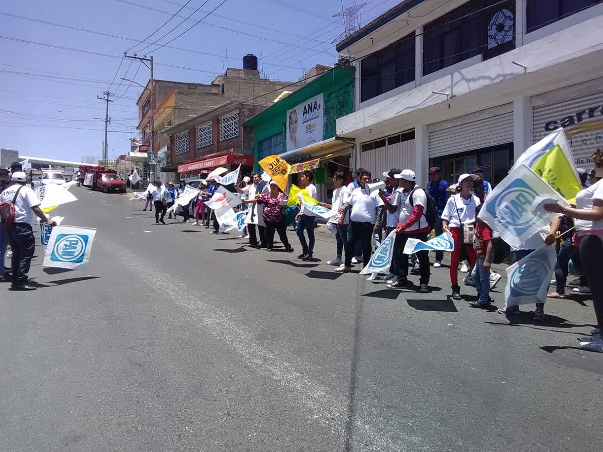 HugoSal86296375's tweet photo. El equipo de campaña sin Candidato apoyando al 💯 en la col Miraflores (javidu,Paco Miranda y Sullivan)@HugoSal86296375 @Beto42322067 @JudithB47342092 @maurogranja https://t.co/evasbaFUSZ