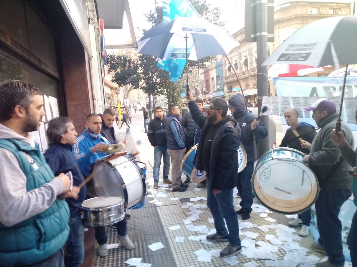 SubOrganizacion's tweet photo. No vamos a permitir ni el maltrato ni el apriete hacia los compañeros de de #MarketPaper.

#ElEquipoDeRamónMuerza 
#UnidosPodemos 
@RamonMuerzaSEC https://t.co/dgeIYqRr6w