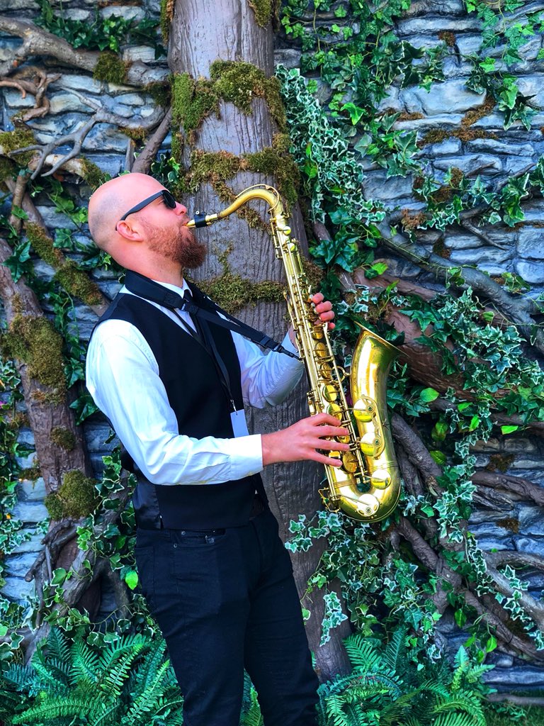 If you wanna hear me sing you better play that Sax! #ClubLive #MaxOnSax #Showband #AliceInWonderland