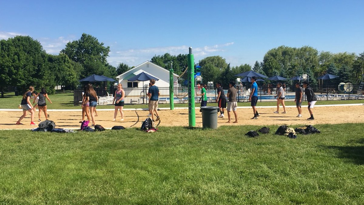 MsParibello's tweet photo. Couldn’t ask for a more beautiful day for the senior class trip 😎 @FBHS18 @FBHSathletics @FRHSDSup https://t.co/xO9ZG58ptc
