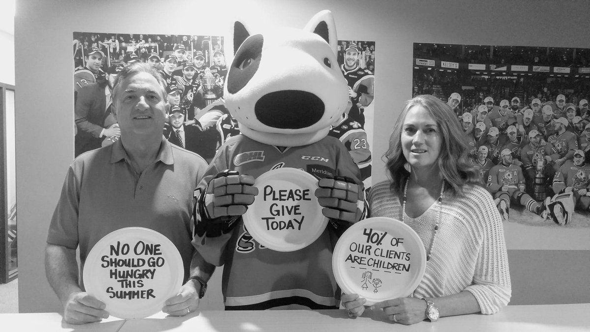 communitycarest's tweet photo. Did you know that you can also contribute to our #EveryPlateFull campaign by texting? Text the word GIVE to number 20222 to donate $10 or more. It'll be the best text you send all day! Thanks @RiverLions &amp; @OHLIceDogs for your support! @foodbankscanada 
#ourhomestc #THANKYOU https://t.co/2KEehMSCUk