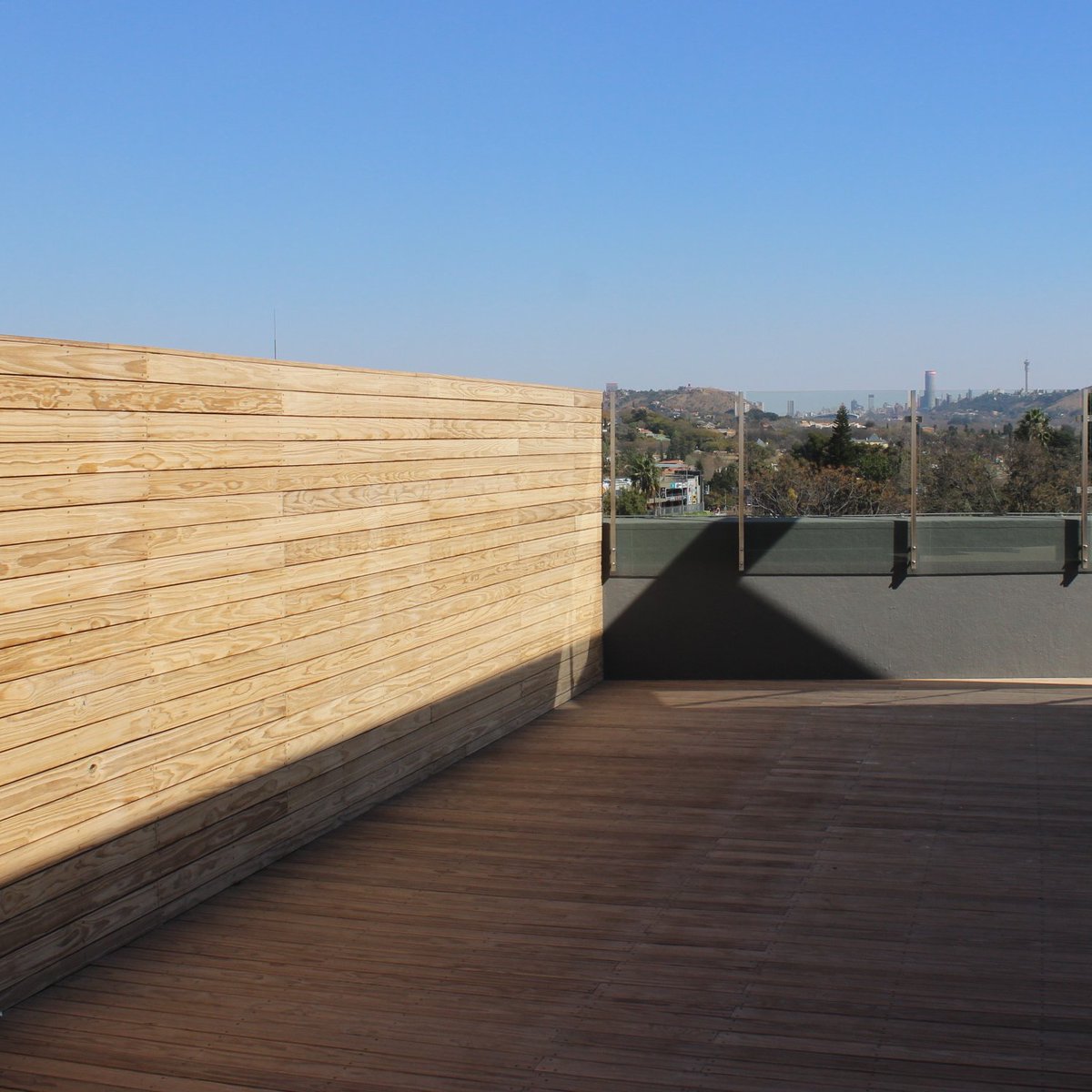rhino_woodSA's tweet image. #StraightAsAnArrow timber.  That’s what you get with Rhino Wood.  bit.ly/2fHGrya
#urbangreenspace #dimensionalstability #timberdecking