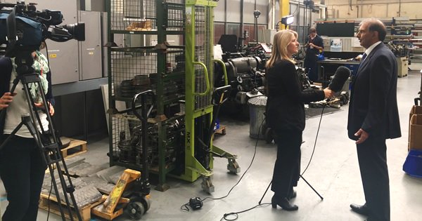 RussellFinex's tweet image. Great visit from @siobhankennedy4 @Channel4News discussing #Heathrow #thirdrunway and its potential effects on local homes and businesses.
Tune in tonight Channel 4 7pm.