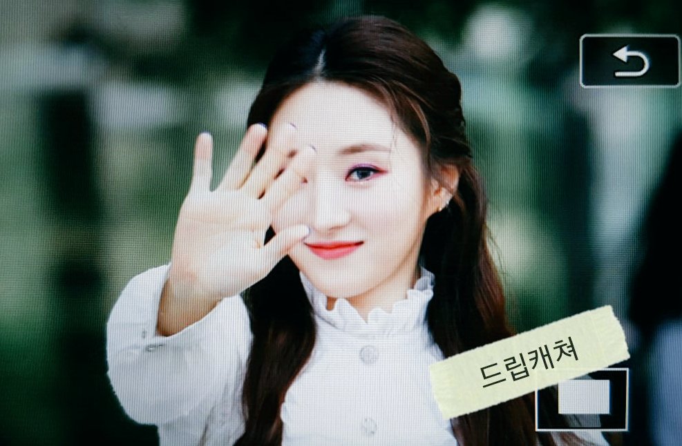 180605 더쇼 하이터치회 프리뷰

반가웠어...
또 만나....

#드림캐쳐 #수아 
#김보라 
#Dreamcatcher #SUA

<a href="/hf_dreamcatcher/">드림캐쳐 Dreamcatcher</a>
