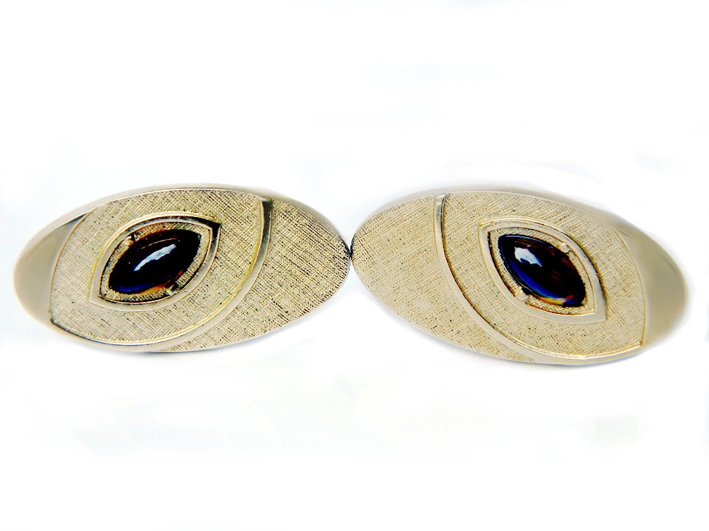 JewelryQuest's tweet photo. Ralph Lauren Horse Eye Polo Cufflinks 10K Gold With Brown Smoky Quartz https://t.co/9z4iCpzqw8   #FathersDay #fathersdaygifts #SterlingSilver #doglovers #vintagefashion #GQ #Mensfashion #etsylove #shopetsy #gotvintage #giftsfordad #giftsforhim https://t.co/iPV6Wocv7s