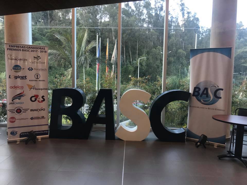BASCPICHINCHA's tweet photo. Participando de la #4taCumbreMundialdeEmpresasFamiliares, en la @UDLAQuito #SomosBASC #ComercioSeguro #ComercioConfiable https://t.co/jg6grGH9m1