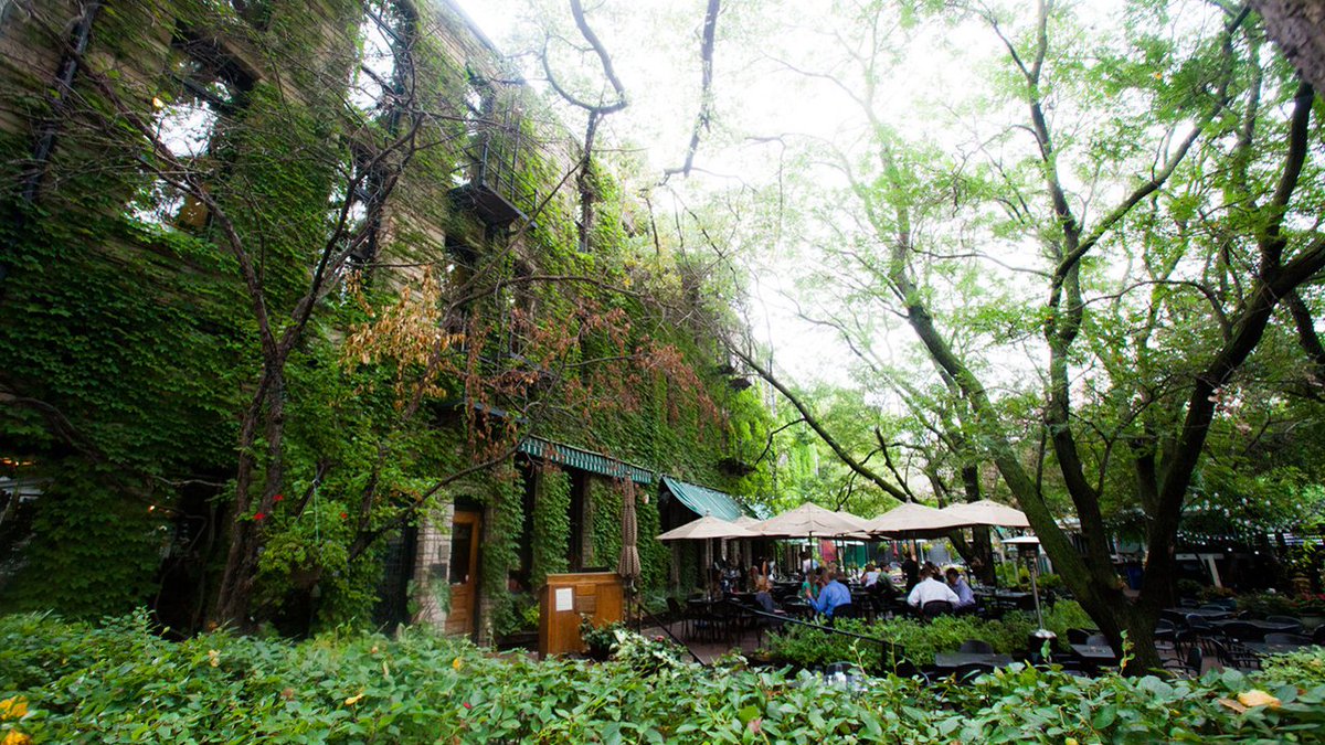 SaintPaul's tweet image. Warm weather doesn't last forever in Minnesota. That's why we're spending all of our time soaking it up on these Saint Paul patios this summer ☀️→ ow.ly/rhpY30klCnq