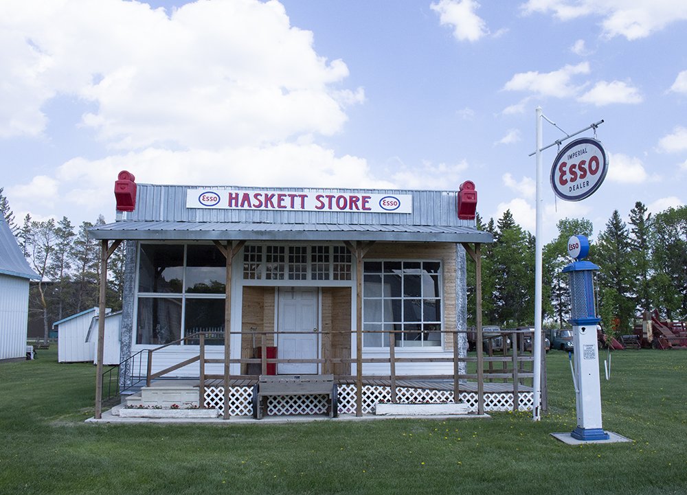 TravelManitoba's tweet photo. Go back in time and walk the retro cool streets of the Pembina Threshermen's Museum: https://t.co/V6u8jwLJUe #exploremb #explorecanada https://t.co/6t1zEz6SjZ