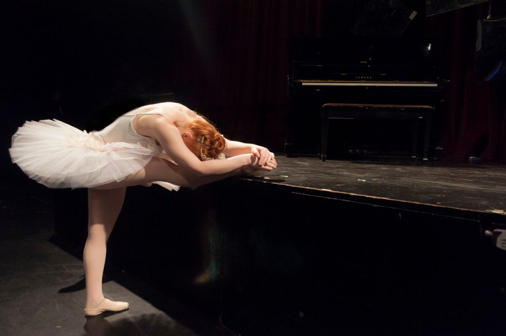 It's only Tuesday, and we're already tired. Better warm-up! 😴
#odettetheswan #ballerina #sleepyballerina #tuesday #AcousticaElectronica #AEHouseofYes #stretch #warmup #immersivetheater #immersivedancetheater #brooklyndanceparty #brooklynnightlife