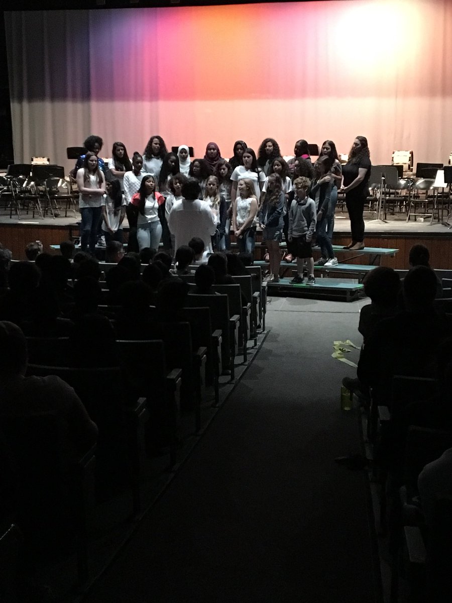 DiNardo511's tweet photo. Awesome performance by our Rippowam Chorus! #rippIB #spspride #spsheart https://t.co/B0v1pA7Y6O