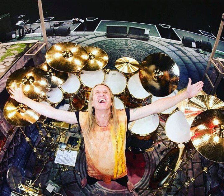 Hoy es el cumpleaños del gran batería de Iron Maiden Nicko Mcbrain. Happy Birthday 