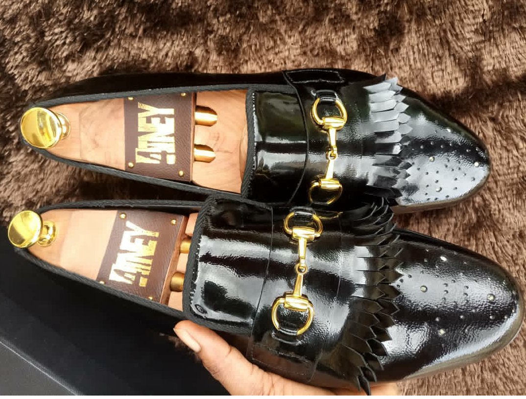 4tneys's tweet photo. For well detailed, uniquely crafted handmade footwear, belts, wallets, key holders...
📱 07084882282.
Affordable yet quality assured.
•
Via @4tneys
•
#JuwonRayMedia #JR_M
#madeinnigeria #shoes #slippers #sandals #wallets https://t.co/YmdARurkz3
